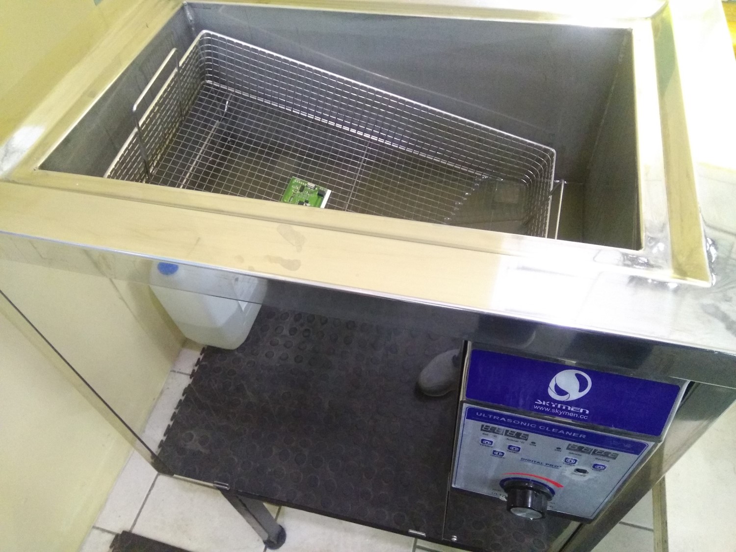 Ultrasonic PCB Cleaning